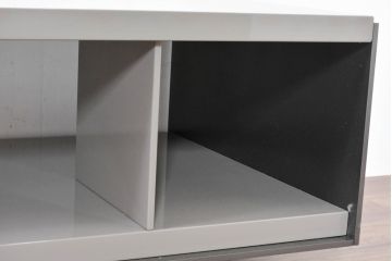 中古　B&B イタリア(Italia)　サーフェス(Surface)　シンプルでスタイリッシュなデザインと機能的収納で空間を引き立てるローテーブル(センターテーブル、リビングテーブル)(定価約110万円)(R-084430)