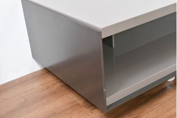 中古　B&B イタリア(Italia)　サーフェス(Surface)　シンプルでスタイリッシュなデザインと機能的収納で空間を引き立てるローテーブル(センターテーブル、リビングテーブル)(定価約110万円)(R-084430)