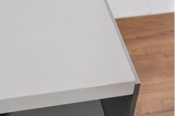 中古　B&B イタリア(Italia)　サーフェス(Surface)　シンプルでスタイリッシュなデザインと機能的収納で空間を引き立てるローテーブル(センターテーブル、リビングテーブル)(定価約110万円)(R-084430)