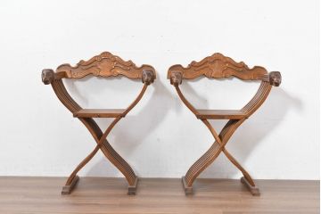 中古　美品　イタリア輸入家具　獅子の彫刻が映える重厚な意匠のサヴォナローラチェア2脚セット(椅子、折りたたみチェア、イス、バラ売り可能)(R-084432)