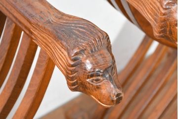 中古　美品　イタリア輸入家具　獅子の彫刻が映える重厚な意匠のサヴォナローラチェア2脚セット(椅子、折りたたみチェア、イス、バラ売り可能)(R-084432)