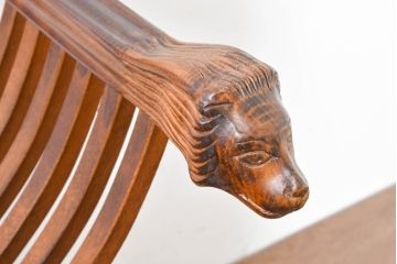 中古　美品　イタリア輸入家具　獅子の彫刻が映える重厚な意匠のサヴォナローラチェア2脚セット(椅子、折りたたみチェア、イス、バラ売り可能)(R-084432)