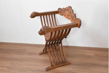 中古　美品　イタリア輸入家具　獅子の彫刻が映える重厚な意匠のサヴォナローラチェア2脚セット(椅子、折りたたみチェア、イス、バラ売り可能)(R-084432)
