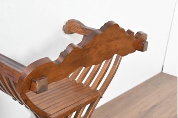 中古　美品　イタリア輸入家具　獅子の彫刻が映える重厚な意匠のサヴォナローラチェア2脚セット(椅子、折りたたみチェア、イス、バラ売り可能)(R-084432)