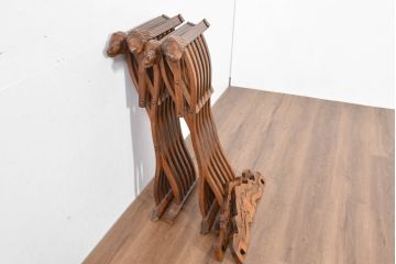 中古　美品　イタリア輸入家具　獅子の彫刻が映える重厚な意匠のサヴォナローラチェア2脚セット(椅子、折りたたみチェア、イス、バラ売り可能)(R-084432)