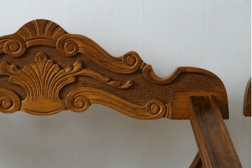 中古　美品　イタリア輸入家具　獅子の彫刻が映える重厚な意匠のサヴォナローラチェア2脚セット　(R-084432)