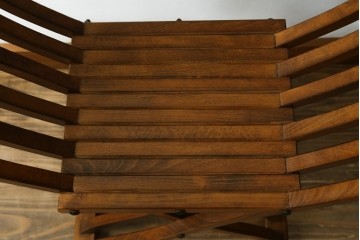 中古　美品　イタリア輸入家具　獅子の彫刻が映える重厚な意匠のサヴォナローラチェア2脚セット　(R-084432)