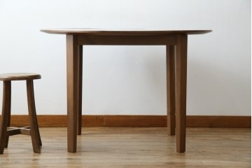 中古　藤栄(FUJIEI )　ペスコ(PESCO )　木の温もりとガラスの抜け感が魅力のラウンドテーブル　(R-084433)