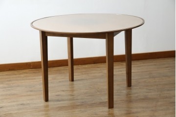 中古　藤栄(FUJIEI )　ペスコ(PESCO )　木の温もりとガラスの抜け感が魅力のラウンドテーブル　(R-084433)