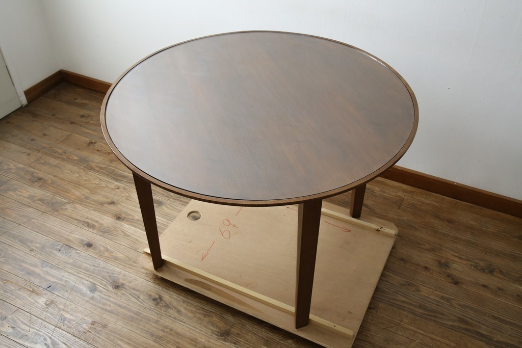 中古　藤栄(FUJIEI )　ペスコ(PESCO )　木の温もりとガラスの抜け感が魅力のラウンドテーブル　(R-084433)