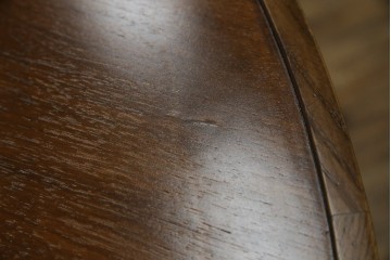 中古　藤栄(FUJIEI )　ペスコ(PESCO )　木の温もりとガラスの抜け感が魅力のラウンドテーブル　(R-084433)