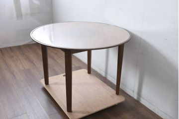 中古　藤栄(FUJIEI )　ペスコ(PESCO )　木の温もりとガラスの抜け感が魅力のラウンドテーブル(ダイニングテーブル、2人用、4人用、2人掛け、4人掛け、作業台、丸テーブル)(R-084433)