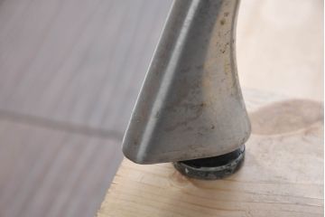 和製ビンテージ　ADAL(アダル)　レッドカラーがアクセント!放射状に伸びるレッグがオブジェのようなリンクテーブル(ダイニングテーブル、2人用、4人用、2人掛け、4人掛け、作業台、丸テーブル、ラウンドテーブル、ヴィンテージ)(定価約20万円)(R-084434)