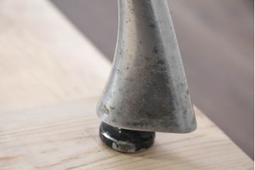 和製ビンテージ　ADAL(アダル)　レッドカラーがアクセント!放射状に伸びるレッグがオブジェのようなリンクテーブル(ダイニングテーブル、2人用、4人用、2人掛け、4人掛け、作業台、丸テーブル、ラウンドテーブル、ヴィンテージ)(定価約20万円)(R-084434)