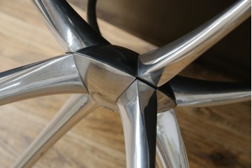 和製ビンテージ　ADAL(アダル)　レッドカラーがアクセント!放射状に伸びるレッグがオブジェのようなリンクテーブル　定価約20万円　(R-084434)