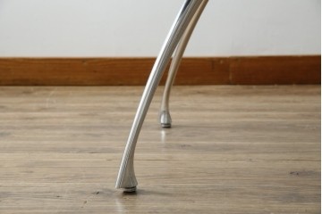 和製ビンテージ　ADAL(アダル)　レッドカラーがアクセント!放射状に伸びるレッグがオブジェのようなリンクテーブル　定価約20万円　(R-084434)