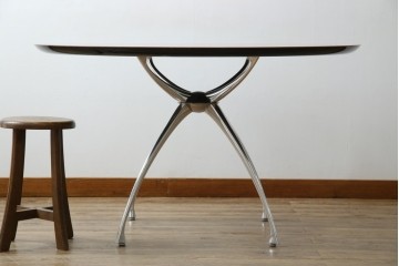 和製ビンテージ　ADAL(アダル)　レッドカラーがアクセント!放射状に伸びるレッグがオブジェのようなリンクテーブル　定価約20万円　(R-084434)