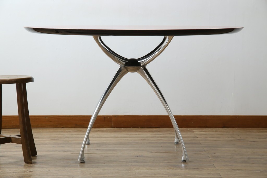 和製ビンテージ　ADAL(アダル)　レッドカラーがアクセント!放射状に伸びるレッグがオブジェのようなリンクテーブル　定価約20万円　(R-084434)