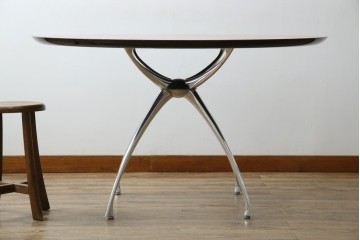 和製ビンテージ　ADAL(アダル)　レッドカラーがアクセント!放射状に伸びるレッグがオブジェのようなリンクテーブル　定価約20万円　(R-084434)