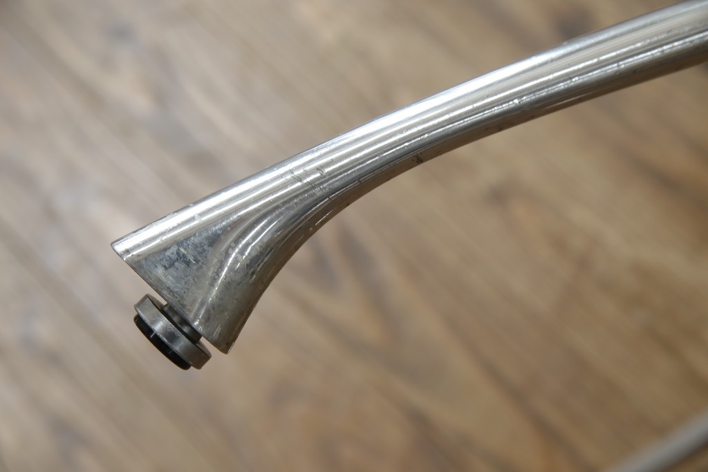 和製ビンテージ　ADAL(アダル)　レッドカラーがアクセント!放射状に伸びるレッグがオブジェのようなリンクテーブル　定価約20万円　(R-084434)