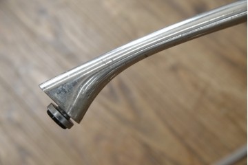 和製ビンテージ　ADAL(アダル)　レッドカラーがアクセント!放射状に伸びるレッグがオブジェのようなリンクテーブル　定価約20万円　(R-084434)