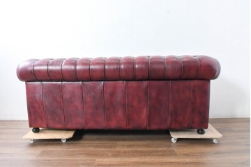 中古　美品　本革　Re-L(リエル)　クラシカルなお部屋の主役になるチェスターフィールドソファ　3人掛けソファ(R-084436)