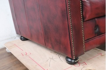 中古　美品　本革　Re-L(リエル)　クラシカルなお部屋の主役になるチェスターフィールドソファ　3人掛けソファ(R-084436)