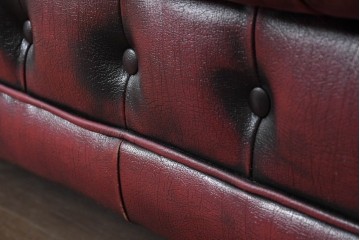 中古　美品　本革　Re-L(リエル)　クラシカルなお部屋の主役になるチェスターフィールドソファ　3人掛けソファ(R-084436)
