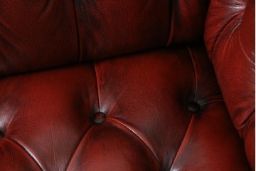 中古　美品　本革　Re-L(リエル)　クラシカルなお部屋の主役になるチェスターフィールドソファ　3人掛けソファ　(R-084436)