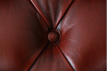 中古　美品　本革　Re-L(リエル)　クラシカルなお部屋の主役になるチェスターフィールドソファ　3人掛けソファ　(R-084436)