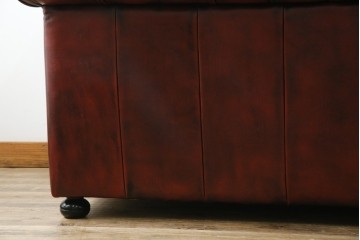 中古　美品　本革　Re-L(リエル)　クラシカルなお部屋の主役になるチェスターフィールドソファ　3人掛けソファ　(R-084436)