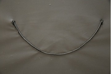 中古　美品　本革　Re-L(リエル)　クラシカルなお部屋の主役になるチェスターフィールドソファ　3人掛けソファ　(R-084436)