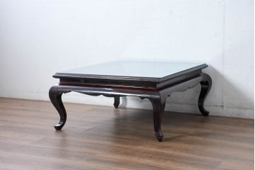 中古　美品!!　ベトナム民芸家具　工芸品　見ごたえのある精彩な細工が目を引くガラス天板の座卓(ローテーブル、センターテーブル、リビングテーブル)(R-084437)