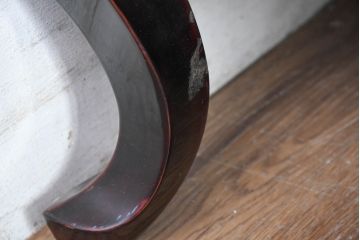 中古　美品!!　ベトナム民芸家具　工芸品　見ごたえのある精彩な細工が目を引くガラス天板の座卓(ローテーブル、センターテーブル、リビングテーブル)(R-084437)