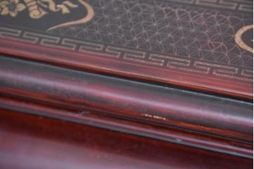 中古　美品!!　ベトナム民芸家具　工芸品　見ごたえのある精彩な細工が目を引くガラス天板の座卓(ローテーブル、センターテーブル、リビングテーブル)(R-084437)