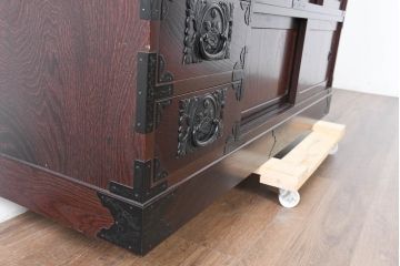 中古　美品　民芸家具　欅(ケヤキ)材　力強い杢目と立派な金具が存在感を高める階段箪笥(民芸箪笥、和箪笥、整理たんす、収納タンス、引き出し)(R-084438)