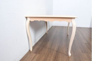 中古　美品　LYNN・HOLLYN(リン・ホーリン)　アンティーク調の可愛らしいデザインがおしゃれなダイニングテーブル(4人掛け、6人掛け、食卓、作業台、机)(R-084440)