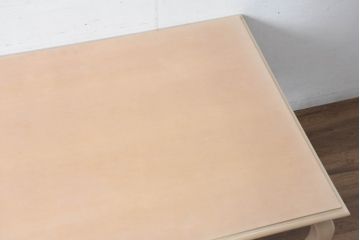 中古　美品　LYNN・HOLLYN(リン・ホーリン)　アンティーク調の可愛らしいデザインがおしゃれなダイニングテーブル(4人掛け、6人掛け、食卓、作業台、机)(R-084440)