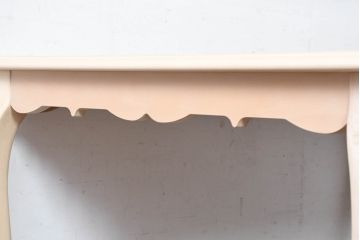 中古　美品　LYNN・HOLLYN(リン・ホーリン)　アンティーク調の可愛らしいデザインがおしゃれなダイニングテーブル(4人掛け、6人掛け、食卓、作業台、机)(R-084440)