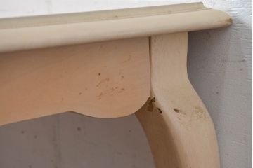 中古　美品　LYNN・HOLLYN(リン・ホーリン)　アンティーク調の可愛らしいデザインがおしゃれなダイニングテーブル(4人掛け、6人掛け、食卓、作業台、机)(R-084440)