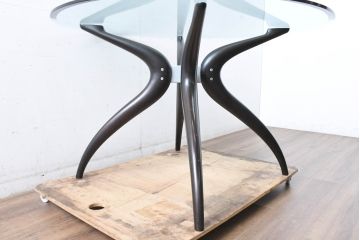 中古　美品　イタリア製　ポラダ(porada)　芸術品のような独特のデザインが魅力のダイニングテーブル(ガラステーブル、ラウンドテーブル、2人掛け、4人掛け)(定価約46万円)(R-084441)