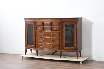中古　超美品　maruni(マルニ木工)　ブリタニアシリーズ　135　英国クラシックの気品漂う収納力抜群のサイドボード(キュリオケース、戸棚、収納棚)(定価約108万円)(R-084443)