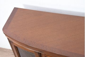 中古　超美品　maruni(マルニ木工)　ブリタニアシリーズ　135　英国クラシックの気品漂う収納力抜群のサイドボード(キュリオケース、戸棚、収納棚)(定価約108万円)(R-084443)
