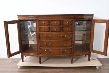 中古　超美品　maruni(マルニ木工)　ブリタニアシリーズ　135　英国クラシックの気品漂う収納力抜群のサイドボード(キュリオケース、戸棚、収納棚)(定価約108万円)(R-084443)