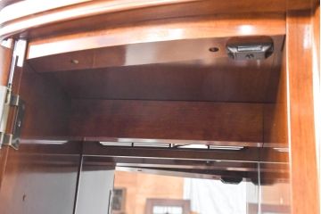 中古　超美品　maruni(マルニ木工)　ブリタニアシリーズ　135　英国クラシックの気品漂う収納力抜群のサイドボード(キュリオケース、戸棚、収納棚)(定価約108万円)(R-084443)