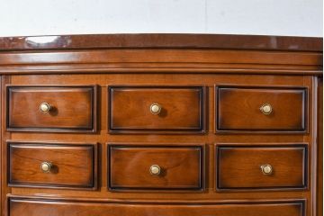 中古　超美品　maruni(マルニ木工)　ブリタニアシリーズ　135　英国クラシックの気品漂う収納力抜群のサイドボード(キュリオケース、戸棚、収納棚)(定価約108万円)(R-084443)