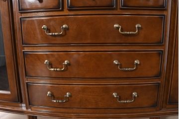 中古　超美品　maruni(マルニ木工)　ブリタニアシリーズ　135　英国クラシックの気品漂う収納力抜群のサイドボード(キュリオケース、戸棚、収納棚)(定価約108万円)(R-084443)
