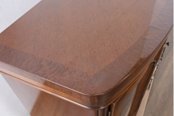 中古　超美品　maruni(マルニ木工)　ブリタニアシリーズ　135　英国クラシックの気品漂う収納力抜群のサイドボード(キュリオケース、戸棚、収納棚)(定価約108万円)(R-084443)