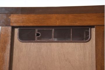 中古　超美品　maruni(マルニ木工)　ブリタニアシリーズ　135　英国クラシックの気品漂う収納力抜群のサイドボード(キュリオケース、戸棚、収納棚)(定価約108万円)(R-084443)