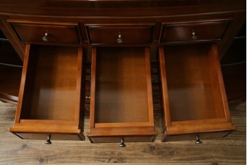 中古　超美品　maruni(マルニ木工)　ブリタニアシリーズ　135　英国クラシックの気品漂う収納力抜群のサイドボード　定価約108万円相当　(R-084443)